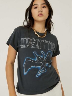Daydreamer Led Zeppelin 1984 Glowing Icarus Tour Tee in Vintage Black